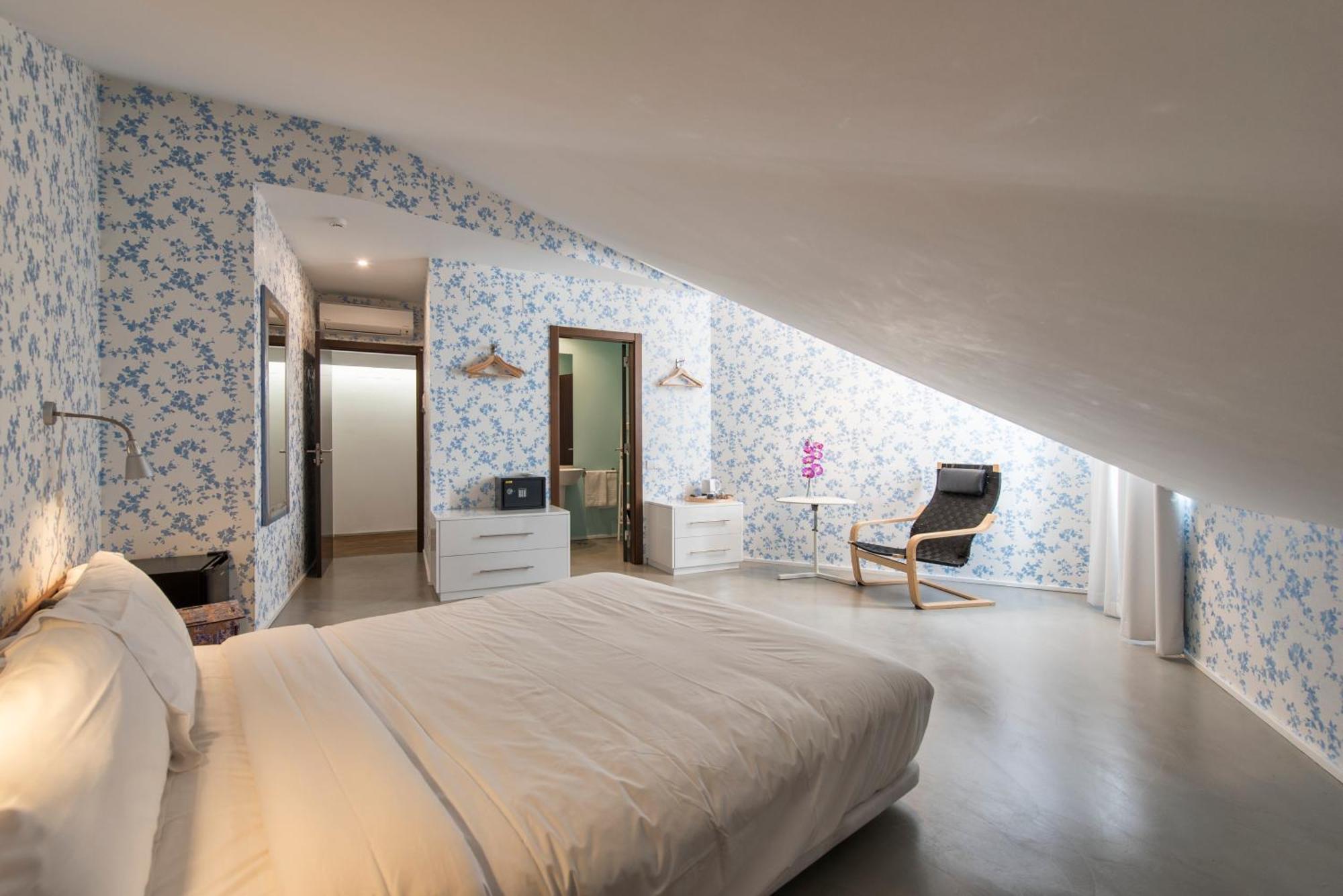 Alfama - Lisbon Lounge Suites Room photo