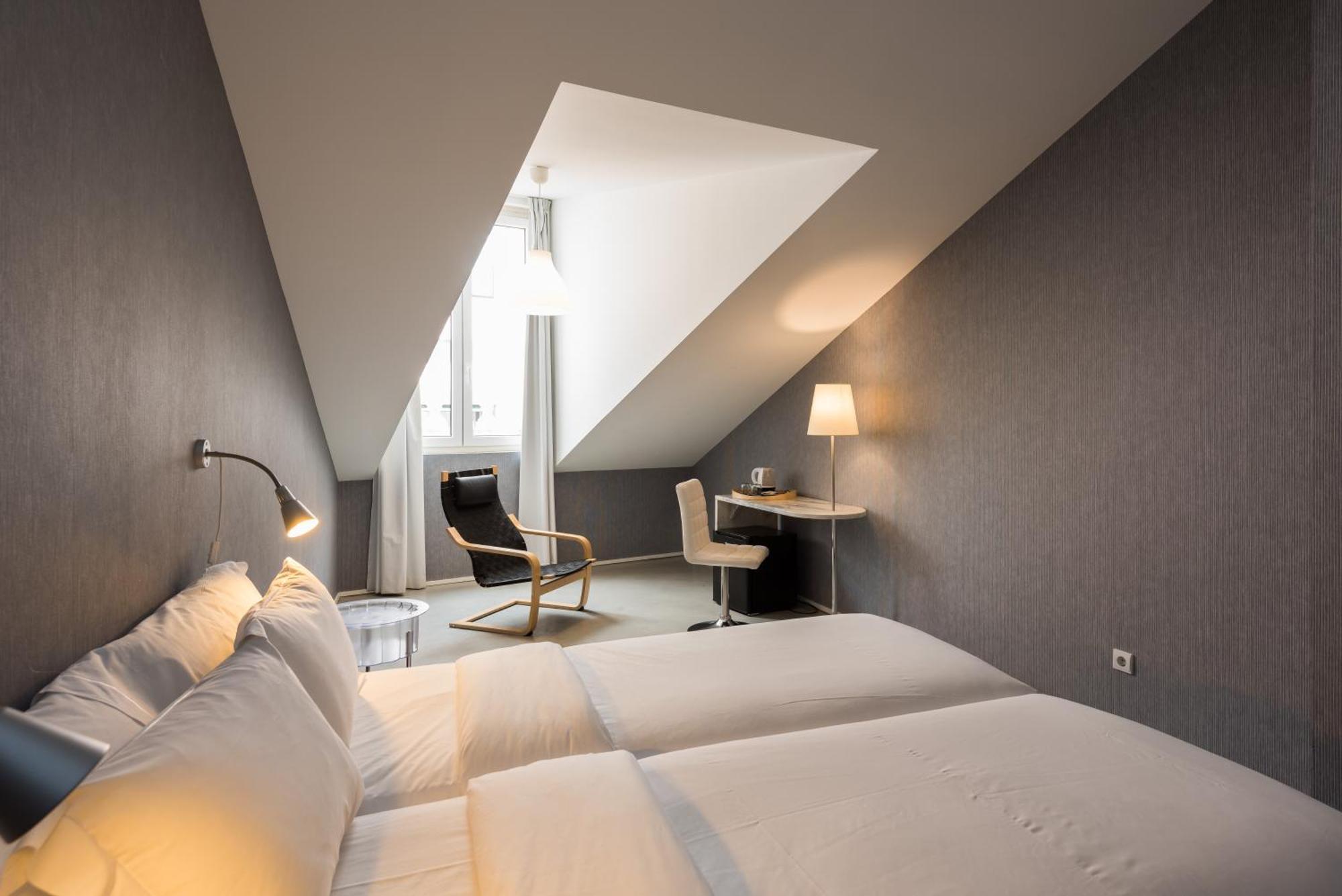 Alfama - Lisbon Lounge Suites Room photo