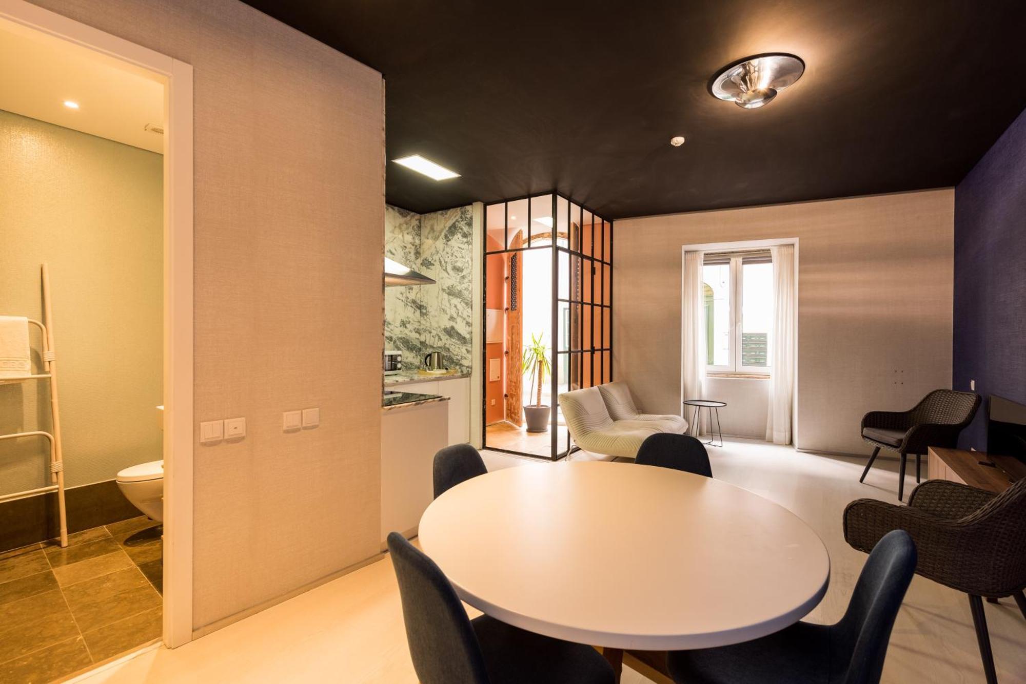 Alfama - Lisbon Lounge Suites Room photo