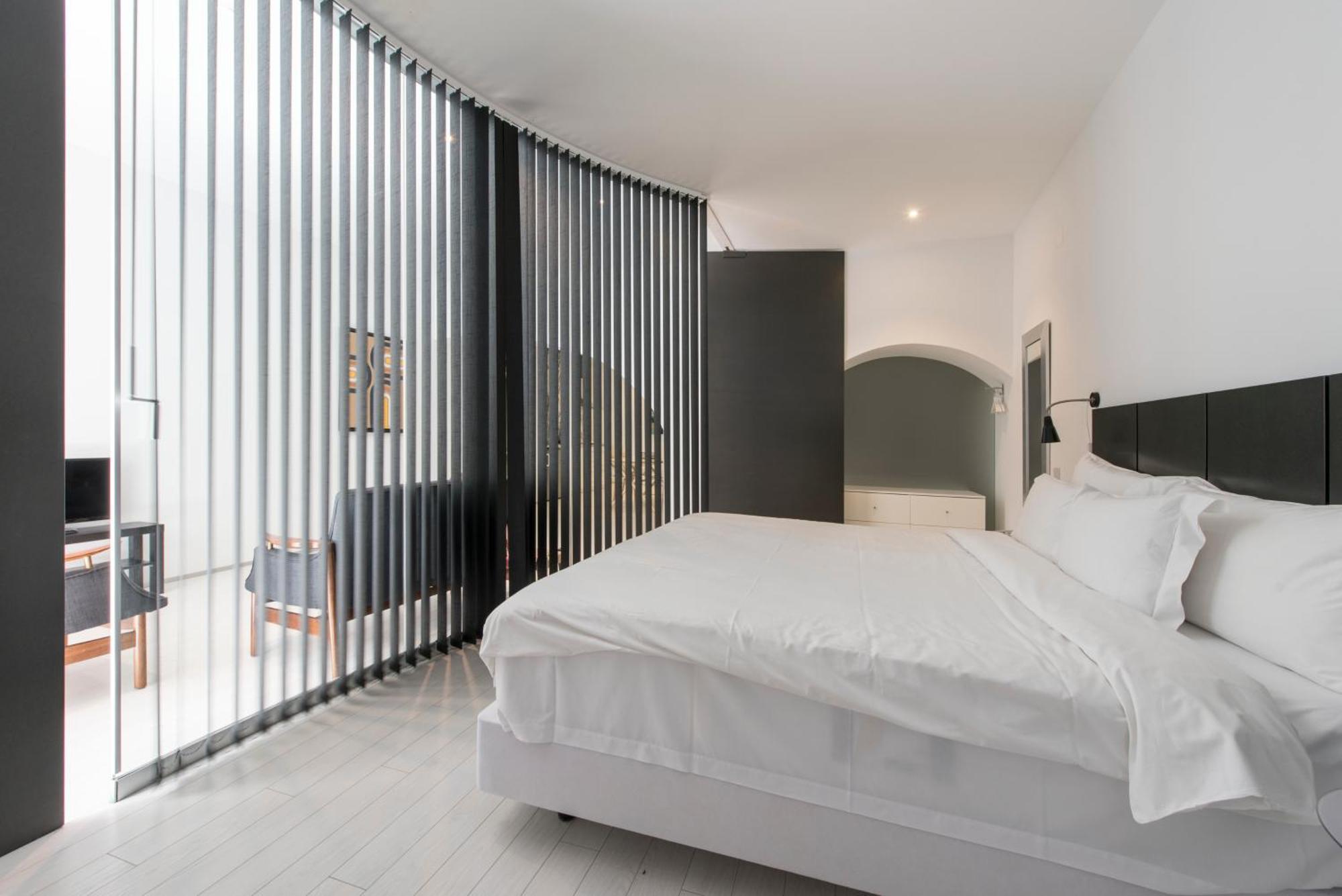 Alfama - Lisbon Lounge Suites Room photo