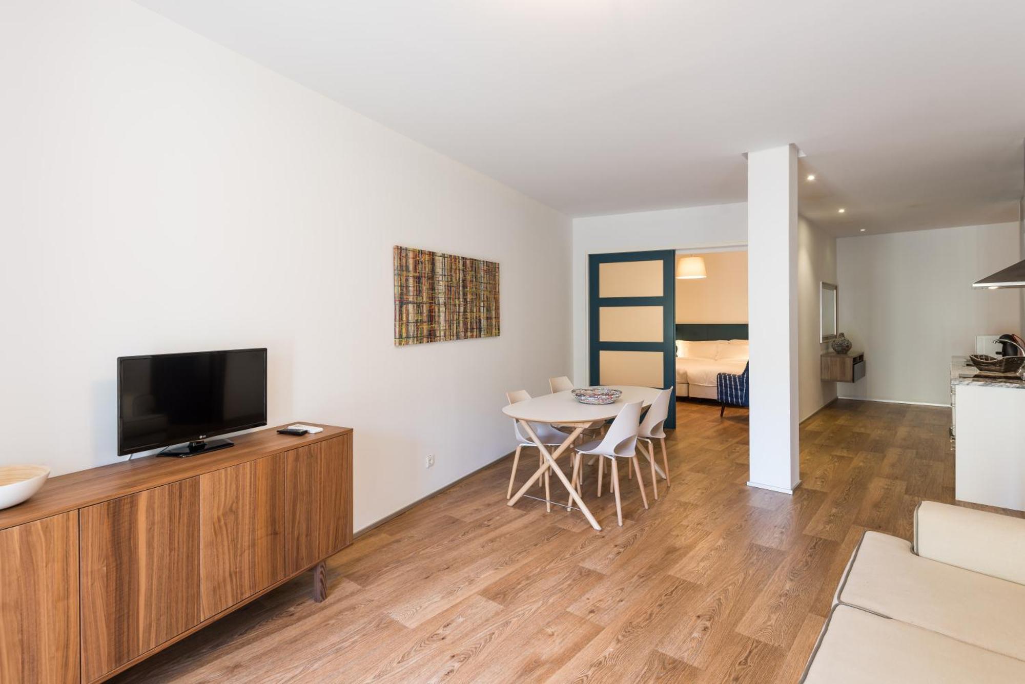 Alfama - Lisbon Lounge Suites Room photo