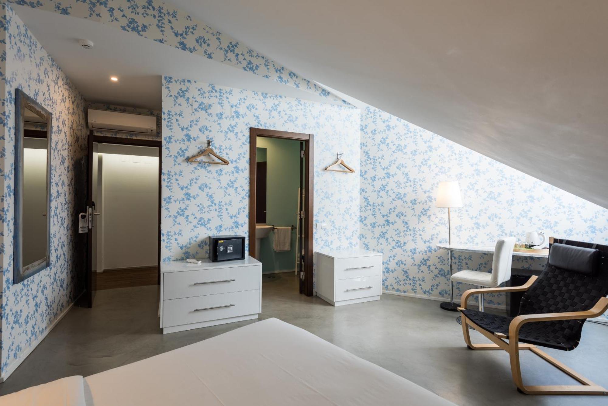 Alfama - Lisbon Lounge Suites Room photo